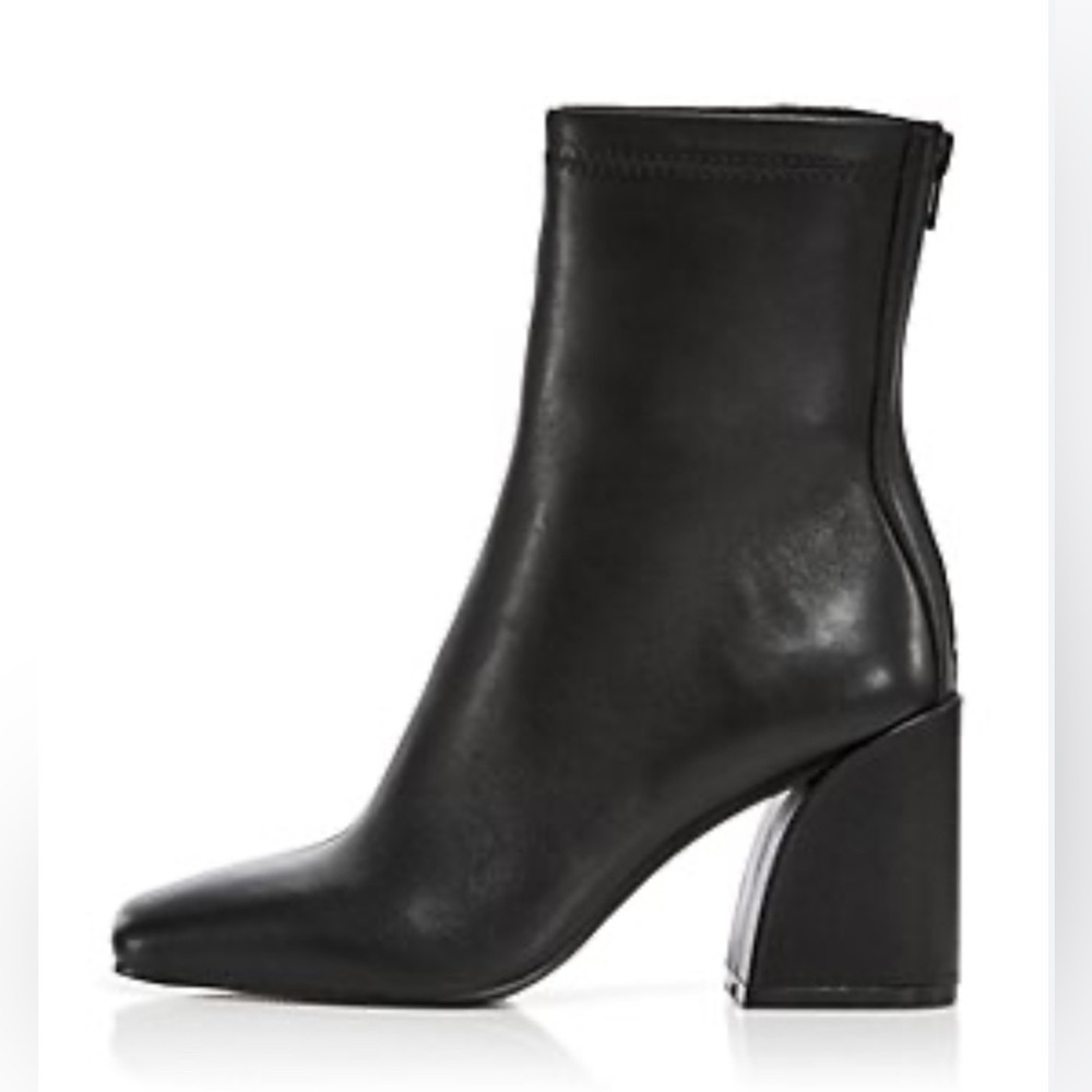 Aqua Woman’s Julie square toe Boots